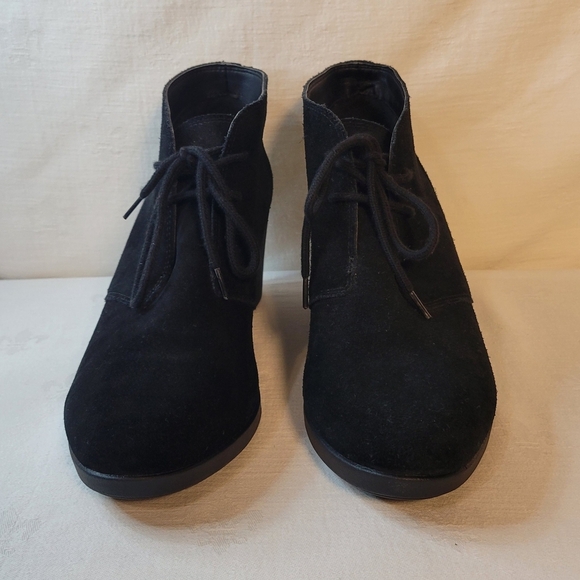 Crocs (Women's 10W) Leigh Black Suede Wedge Ankle Boots Booties - Picture 2 of 8